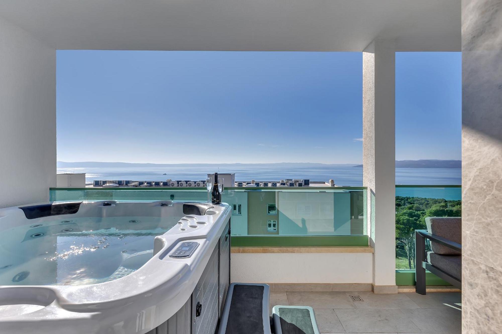 Appartamento Exclusive Penthouse Big Blue With Private Jacuzzi Makarska Esterno foto