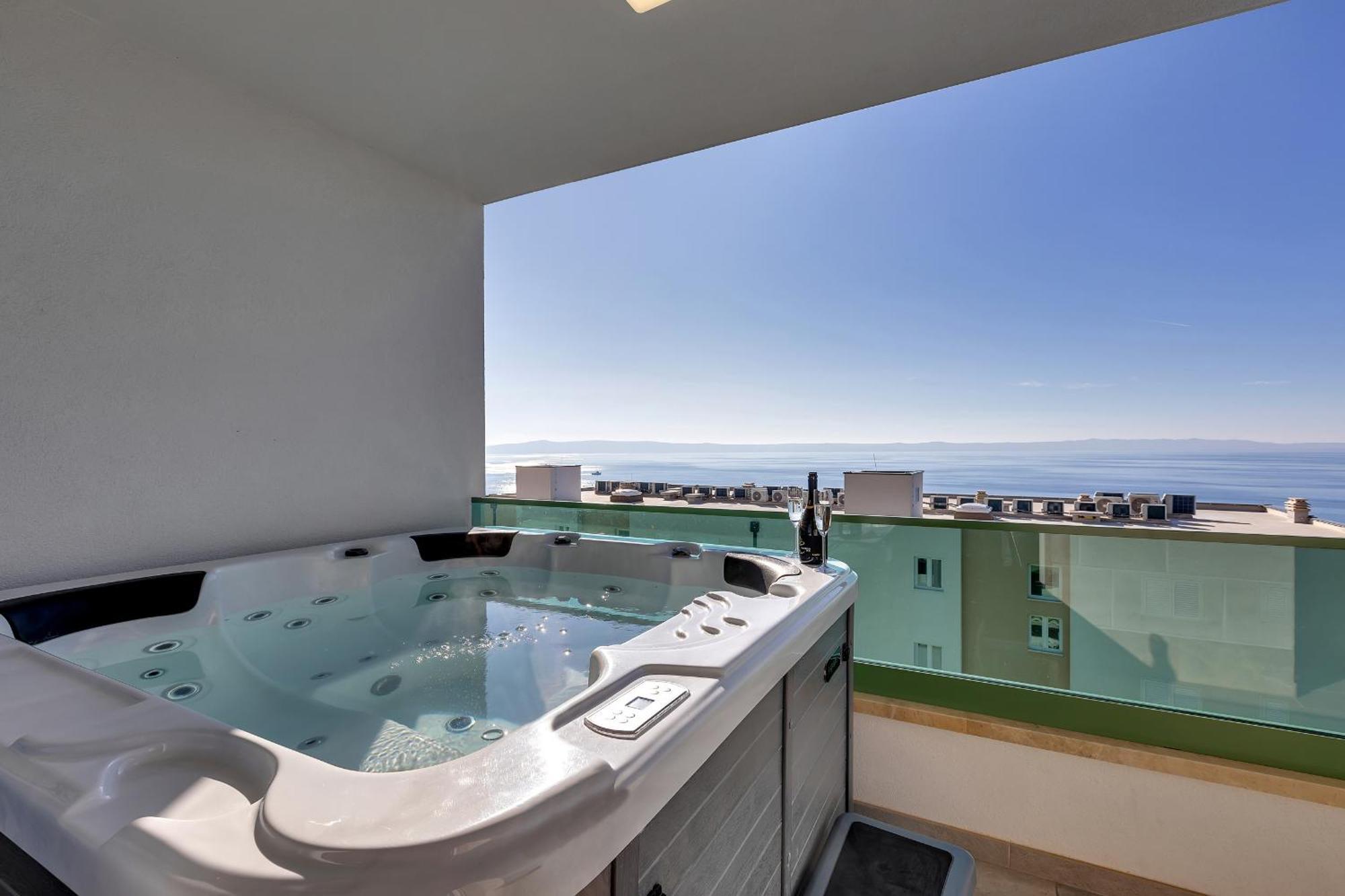 Appartamento Exclusive Penthouse Big Blue With Private Jacuzzi Makarska Esterno foto