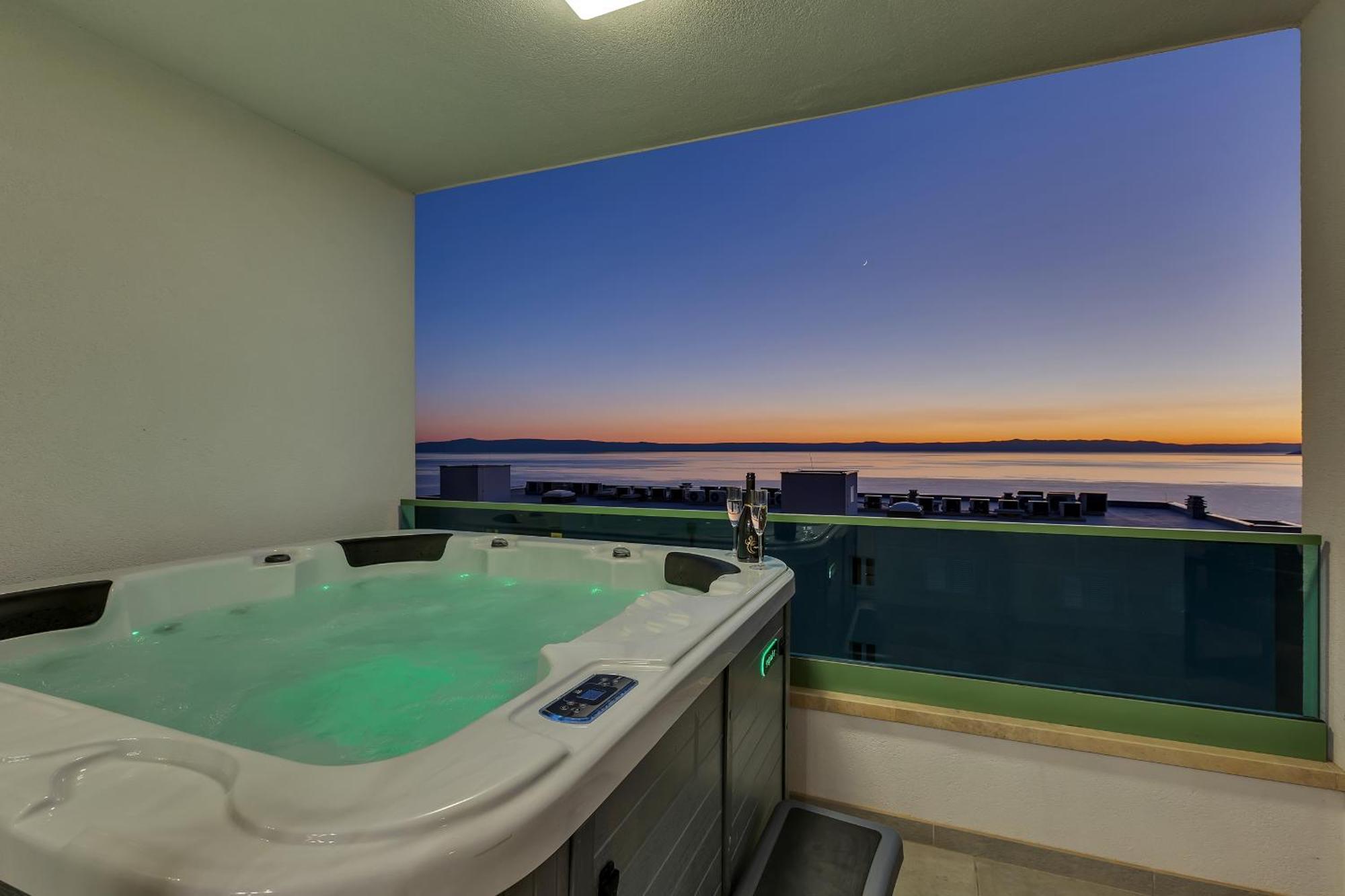 Appartamento Exclusive Penthouse Big Blue With Private Jacuzzi Makarska Esterno foto