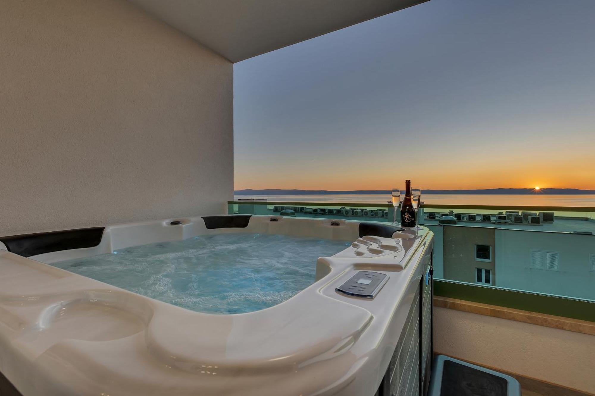 Appartamento Exclusive Penthouse Big Blue With Private Jacuzzi Makarska Esterno foto
