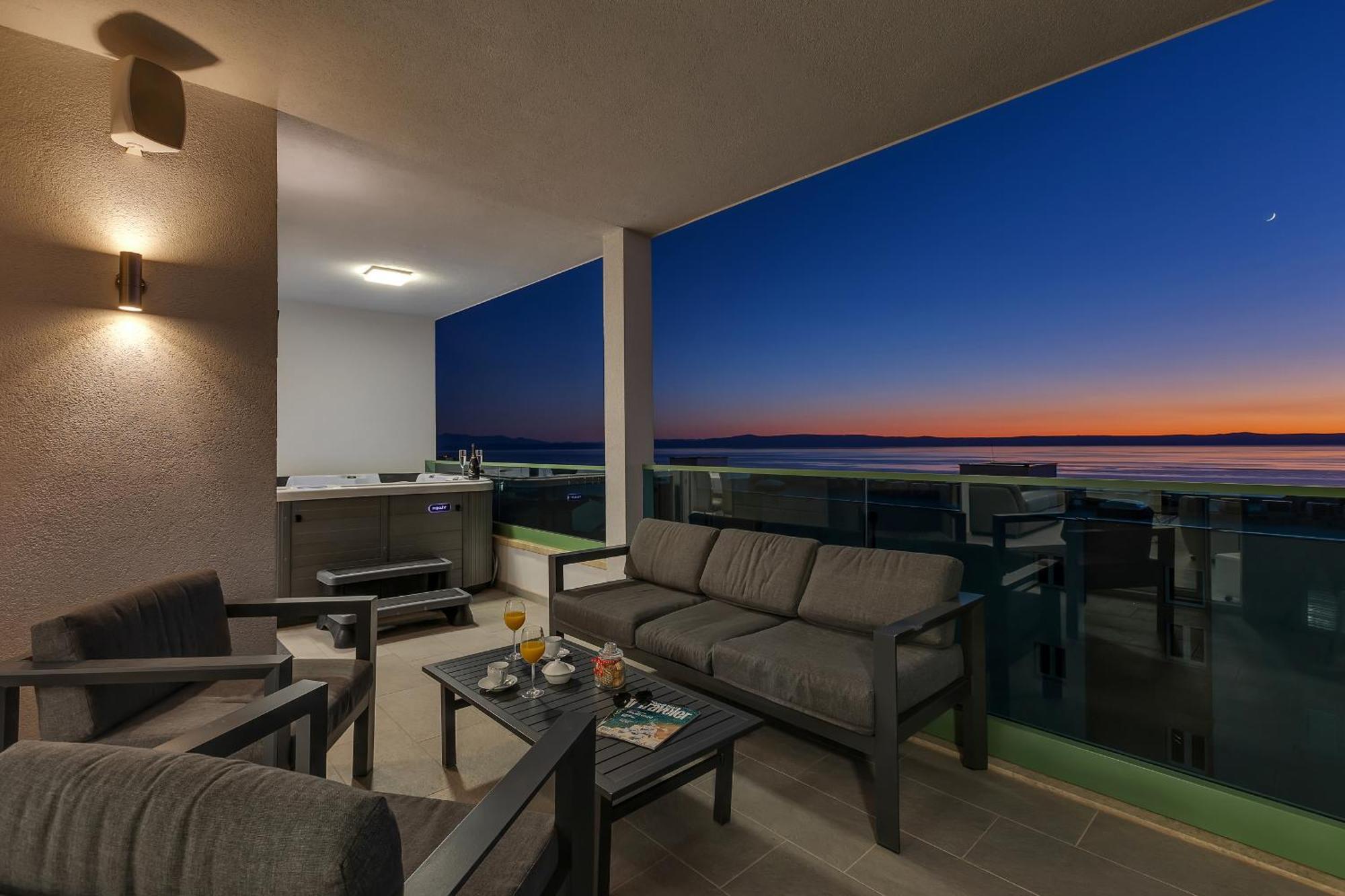 Appartamento Exclusive Penthouse Big Blue With Private Jacuzzi Makarska Esterno foto