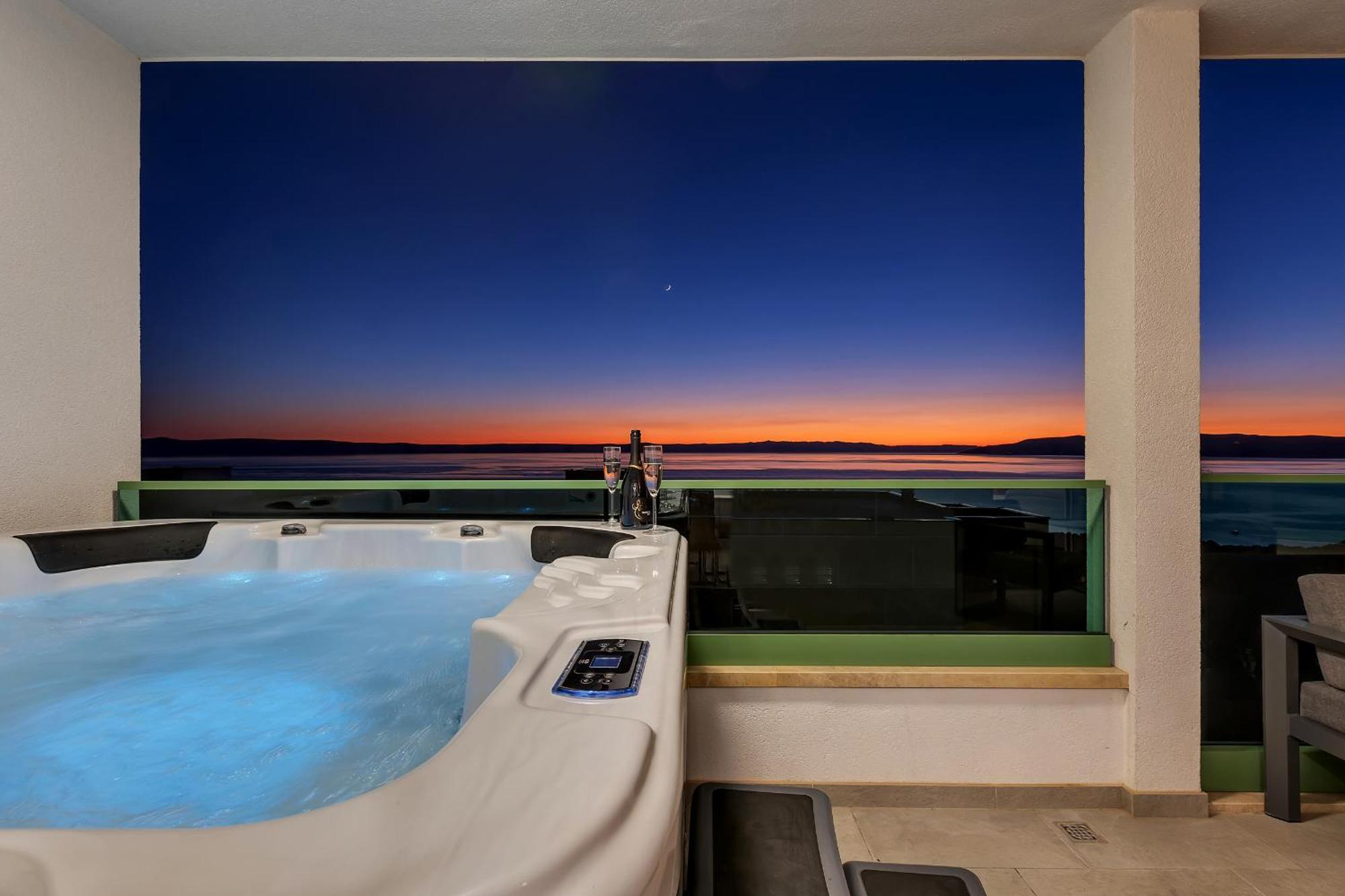 Appartamento Exclusive Penthouse Big Blue With Private Jacuzzi Makarska Esterno foto