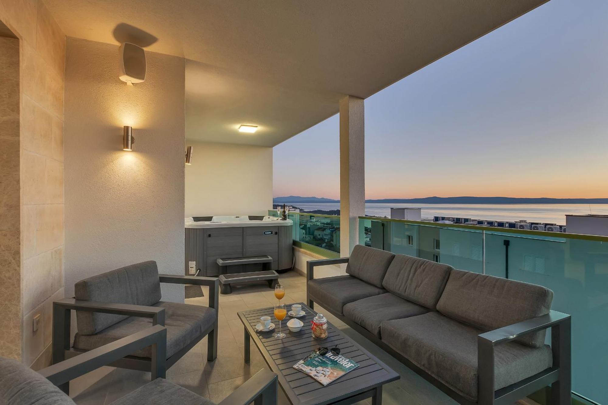 Appartamento Exclusive Penthouse Big Blue With Private Jacuzzi Makarska Esterno foto