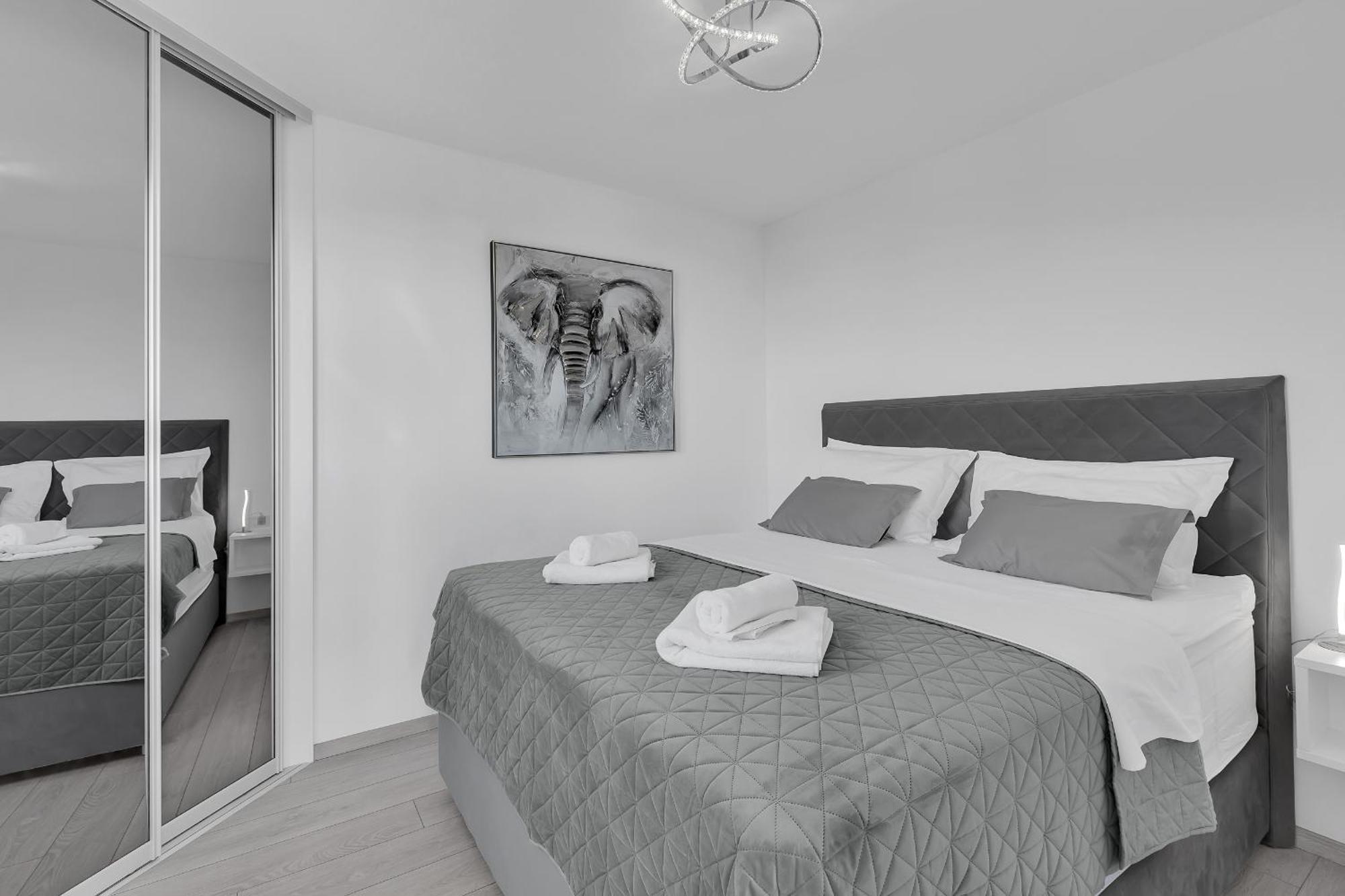 Appartamento Exclusive Penthouse Big Blue With Private Jacuzzi Makarska Esterno foto
